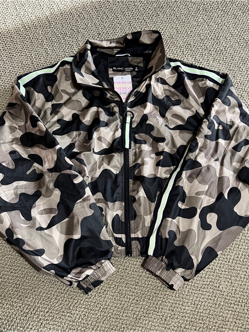 Blanc Noir Evereve Women’s Camo Zip-Up Cropped Jacket-small